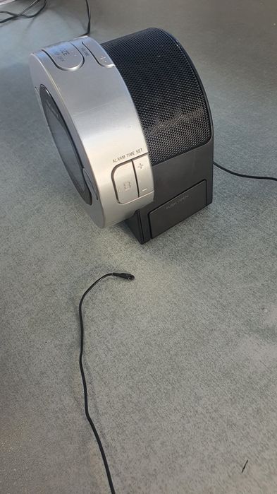 SONY "Dream Machine" cu radio digital,ceas și alarma