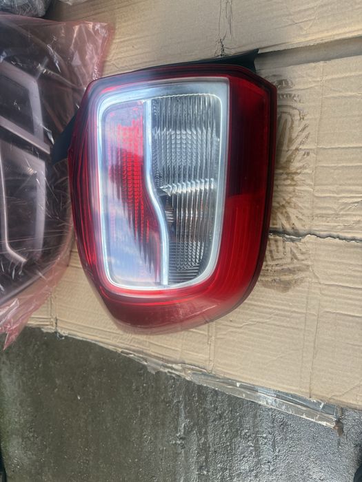 Vand stop stanga Dacia Logan 2013/2016