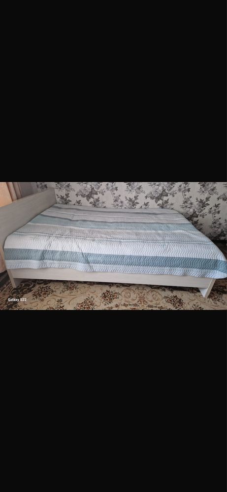 Продается кровать с матрасом