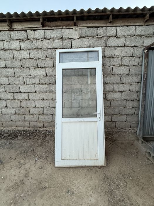 пластиковые двери