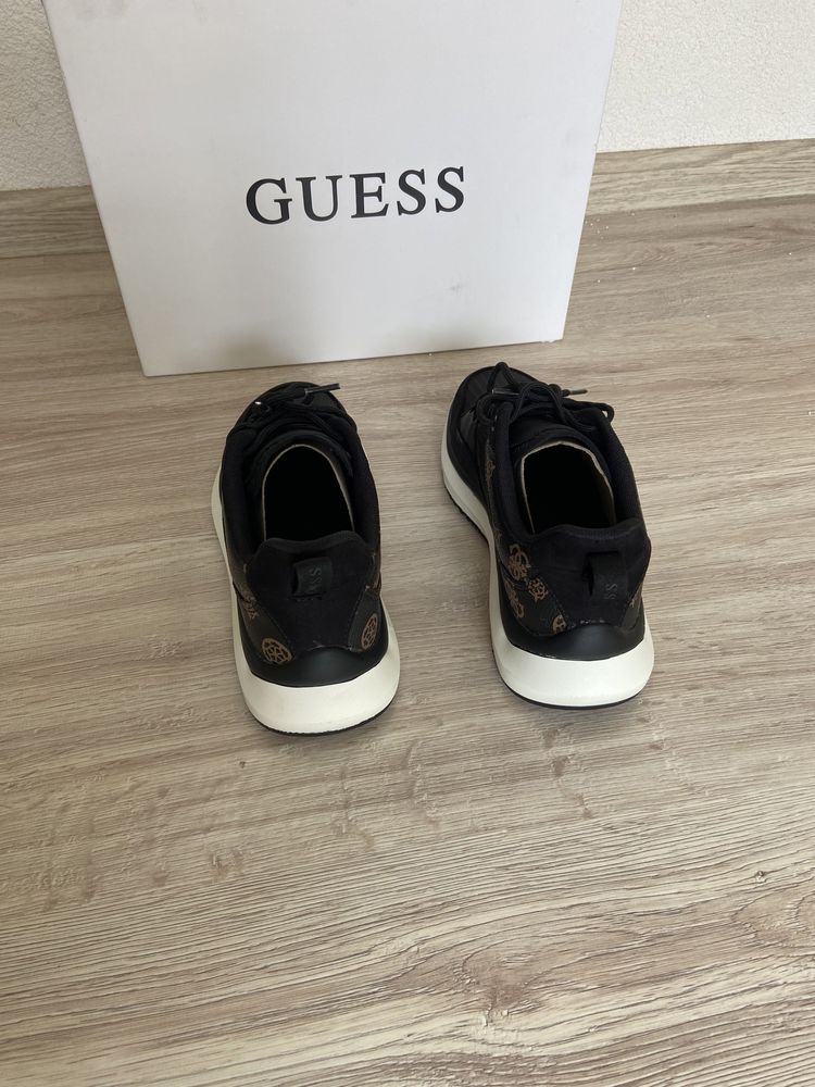 Дамски кецове Guess