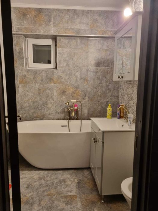 Inchiriez apartament 3 camere Sărari sau regim hotelier