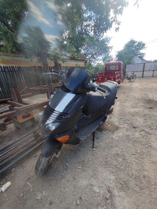 Vând Aprilia Leonardo