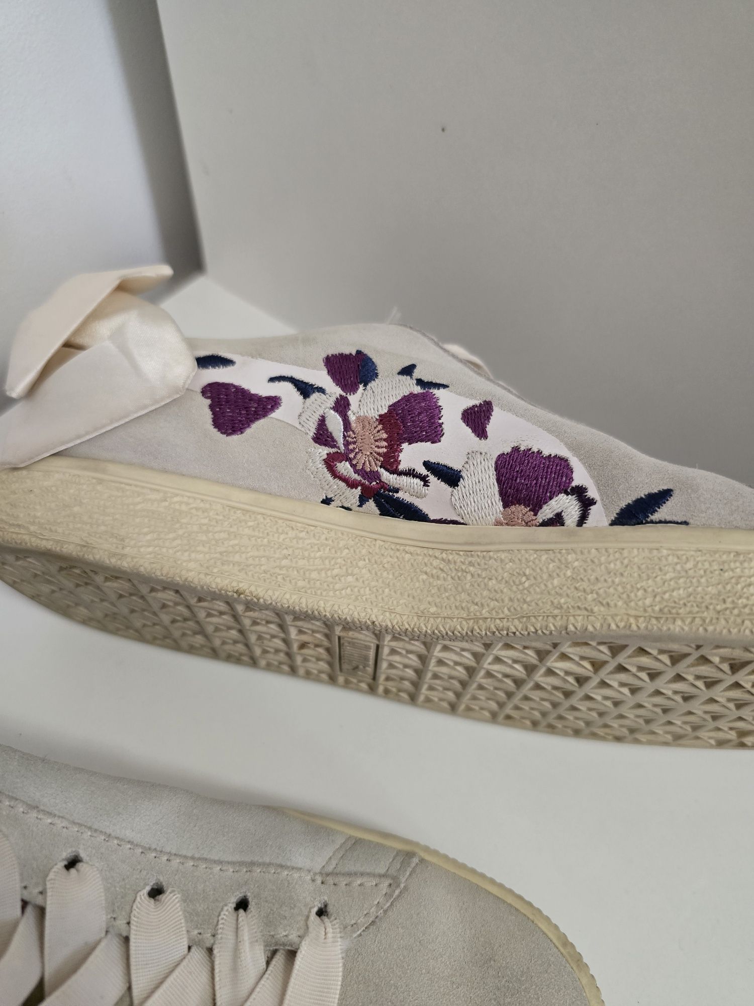 Маратонки Puma Suede с цветя