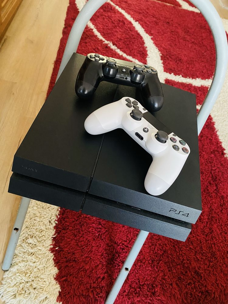 Vând PS4 de 1TB Impecabil!