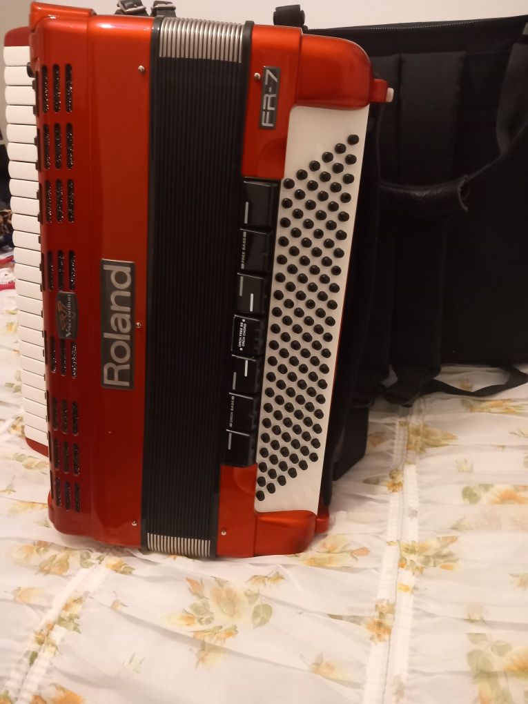 Acordeon Roland Fr7