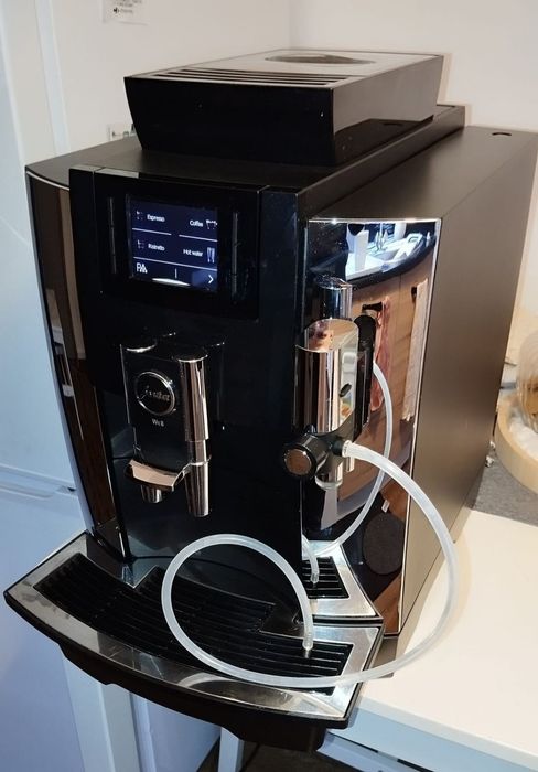 Automat profesional Jura We8