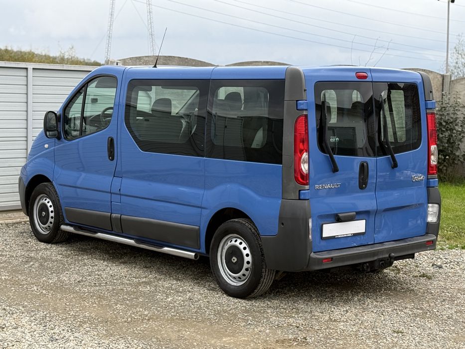 Renault Trafic 9 Locuri - 2.0 DCI - Euro 5 - 8+1  Locuri - A/C