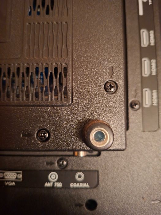 Televizor marca Exclusiv, stricata mufa de la cablul coaxial