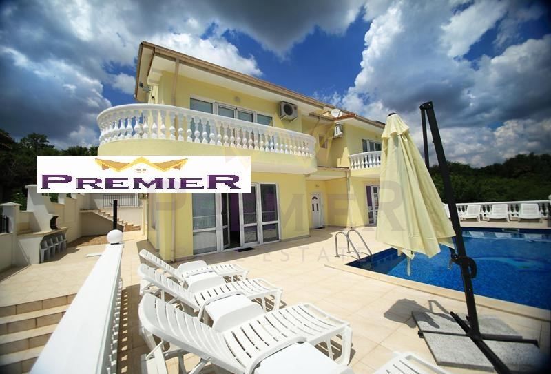 Вила в Добрич, област-гр.Балчик площ 465 кв.м.