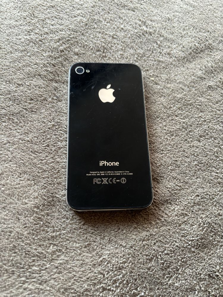 Продавам Apple iphone 4