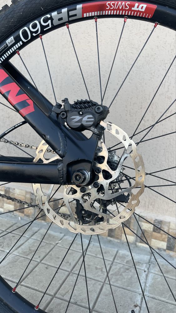 Giant Glory Advanced 1 – DH/27.5/CF/