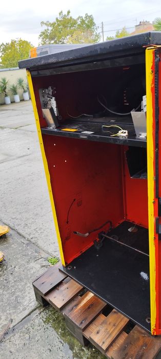 Шкаф за прахосмукачка