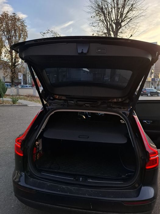 Vând Volvo V60 2019