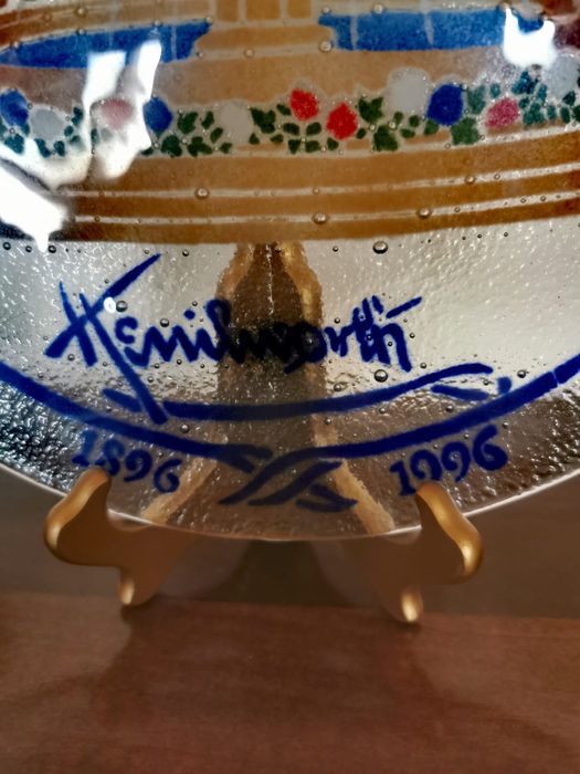 Антикварна чиния духано стъкло ръчно рисувано дизайнер Пеги Кар супер