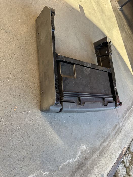 Основа седалка с чекмеджеза VW Touran, Caddy, Golf V, VI