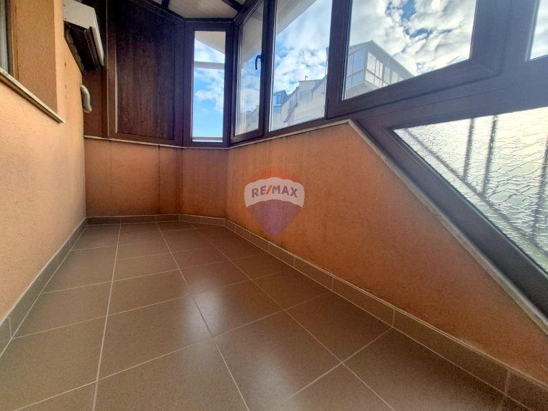 Продава се Двустаен апартамент в Варна, Галата - 78 кв.м за 1059 €/кв.м - Снимка #12