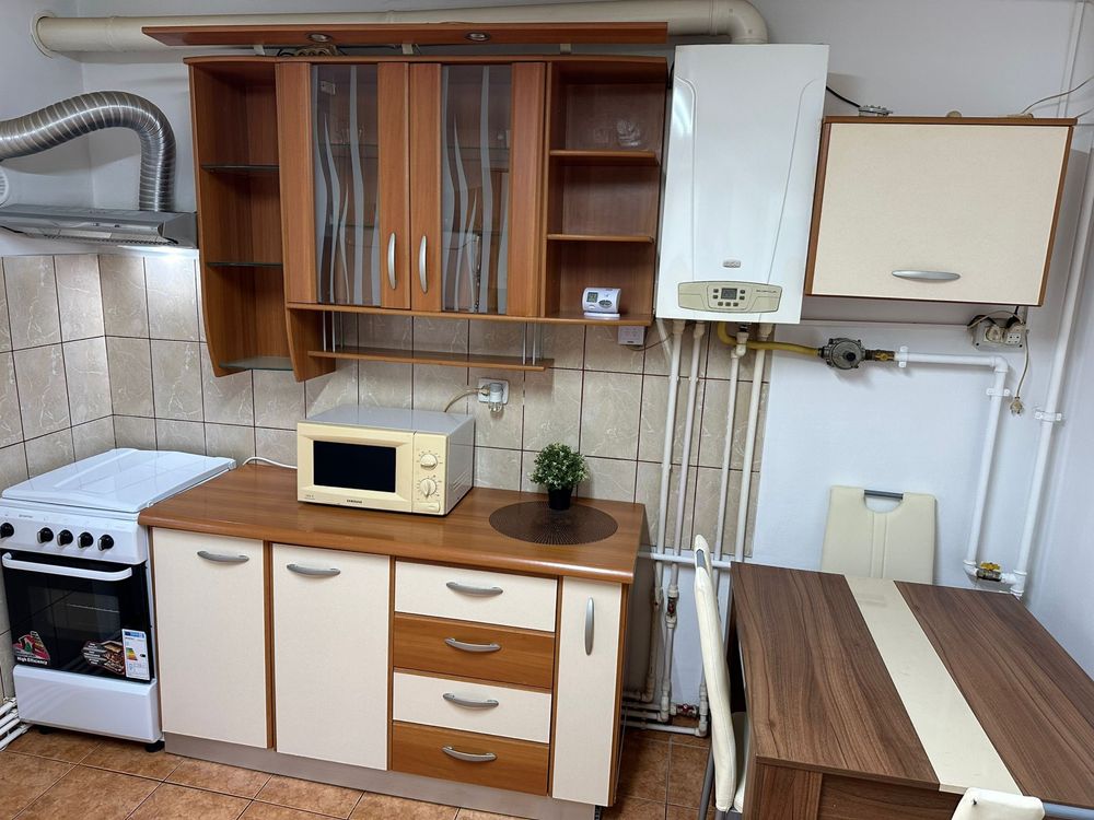 Inchiriez ap.3 camere