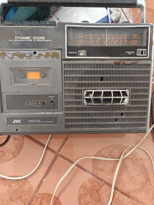 Vând radio casetofon jvs