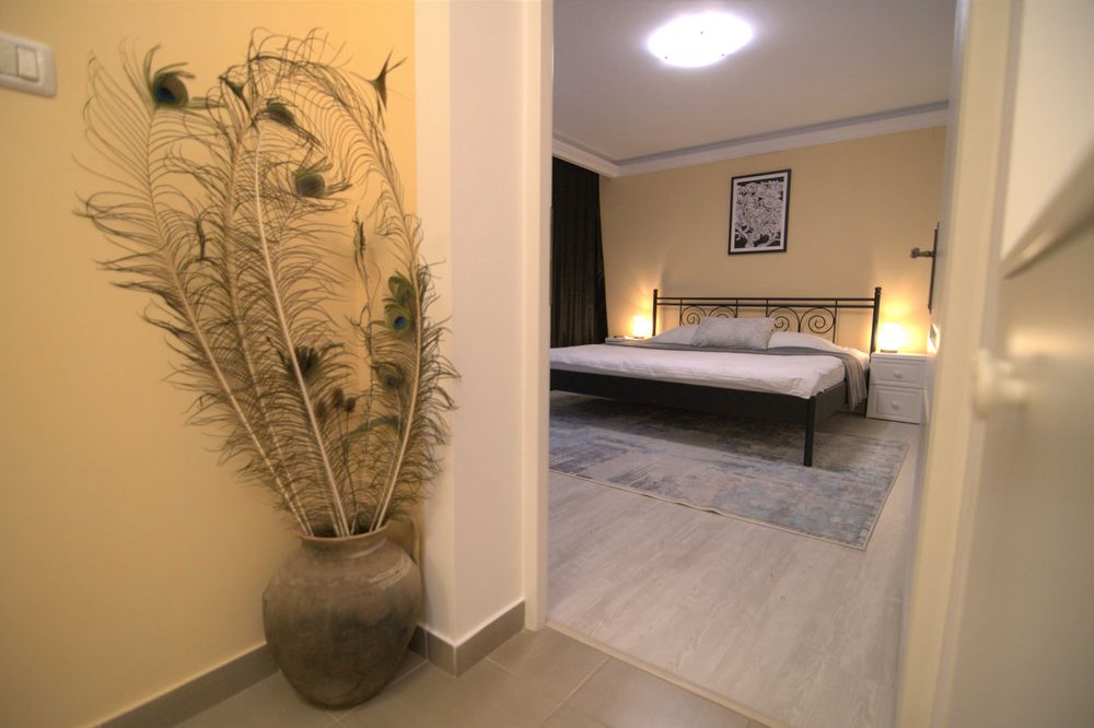 Apartament 2 camere - complet renovat , utilat , mobilat