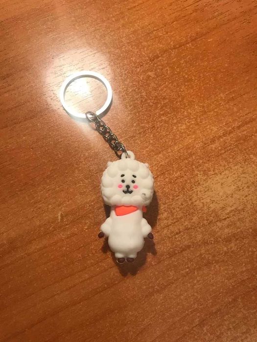 Продам брелочек BTS