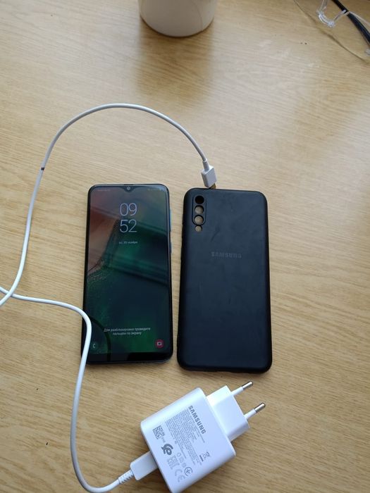 Продам телефон Samsung a50