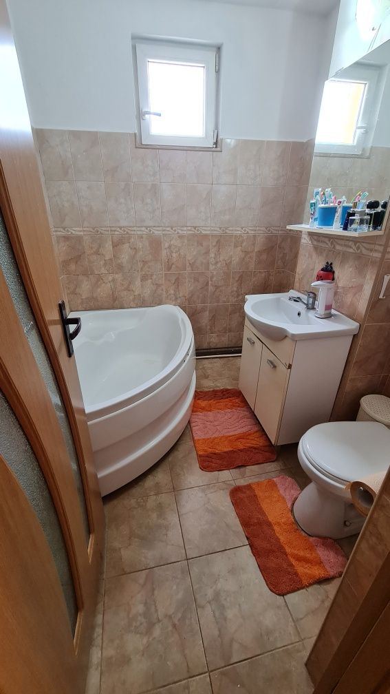 Apartament 3 camere de vanzare