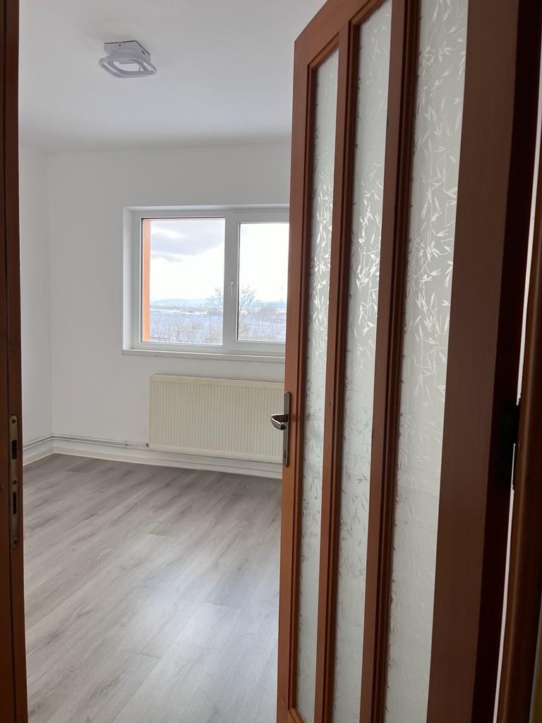 Vand apartament 2 camere in Codlea, cartier Hiroshima, 2 camere decoma