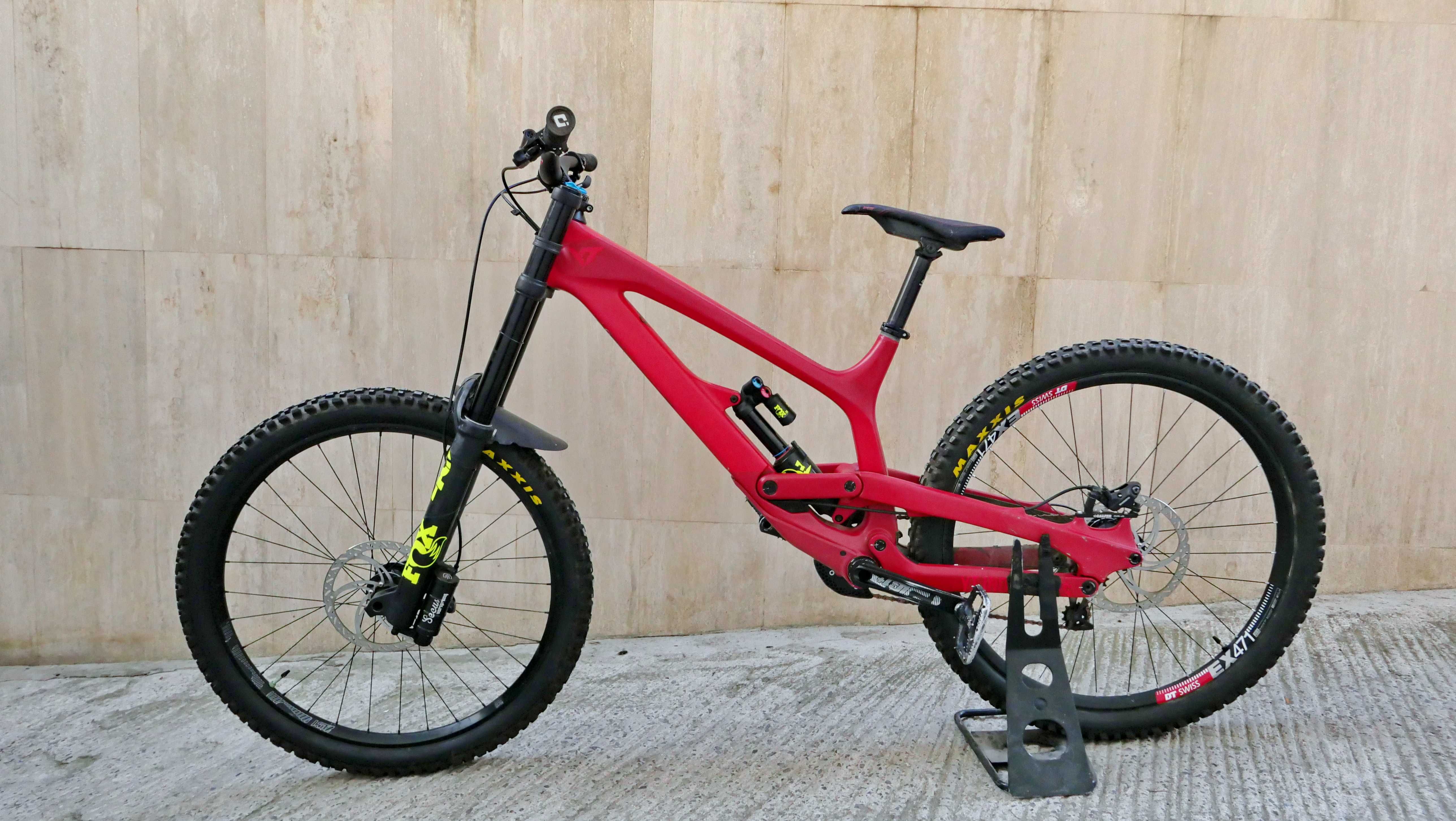 Yt Tues CF, 27.5 М, FOX Elite 40, 208 мм. ход, 1х7 Sram GX