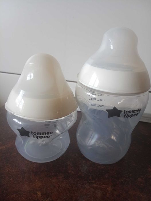 Шишета с биберони Tommee tippee