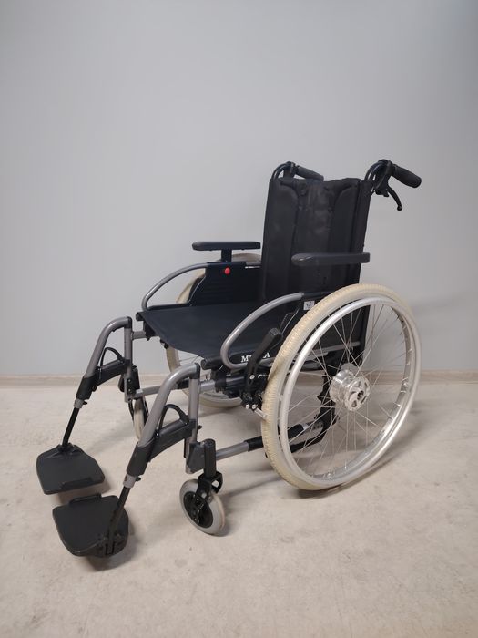 Carucior cu rotile/Fotoliu rulant  pentru persoane cu handicap.045