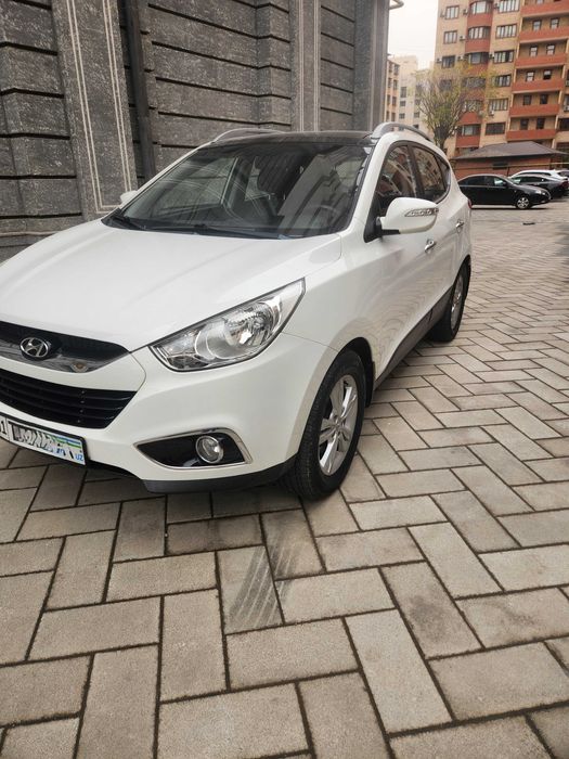 Продается HUNDAI TUCSON 3я позиция