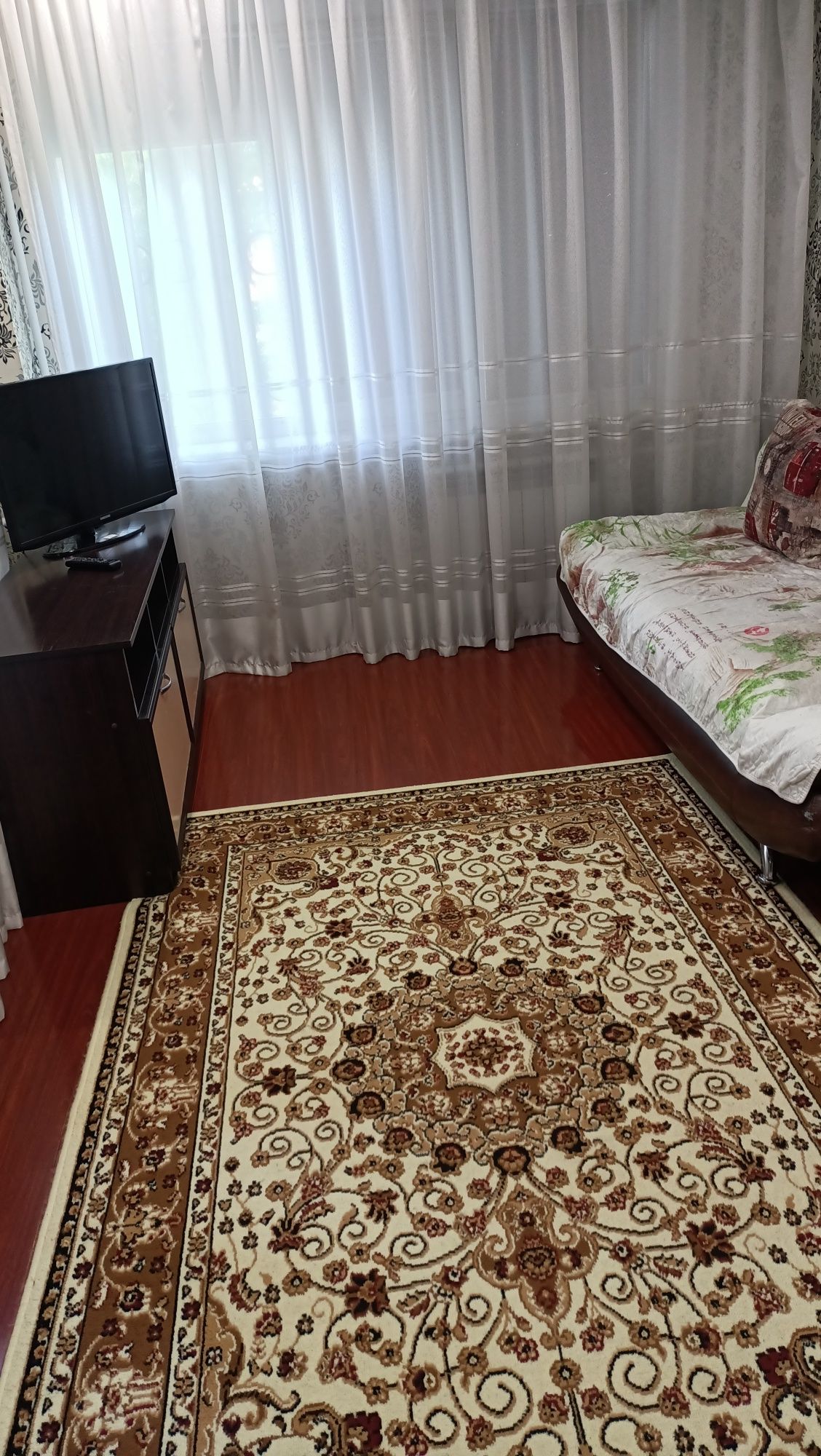 Сураганова 12/1 "Заходи и живи"