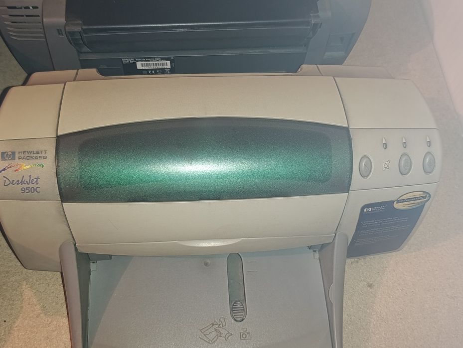 Принтер струйный HP DeskJet 930C для цветной и черной печати А4.