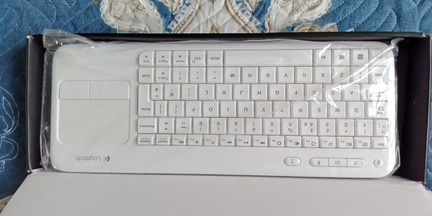 Logitech tastatura cu touch