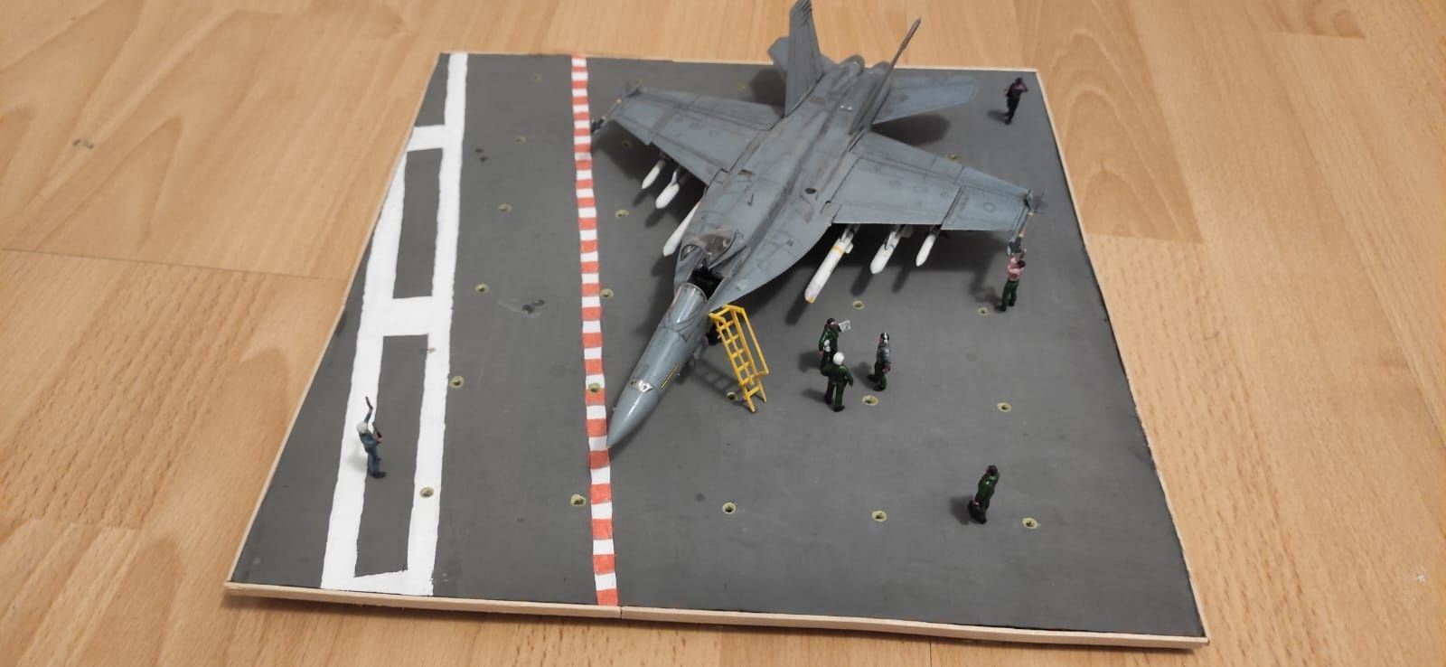 Diorama F/A 18 Super Hornet.