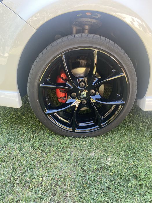 Renault Clio GT.