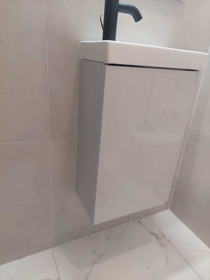 Dulap mdf și chiuveta Cersanit.