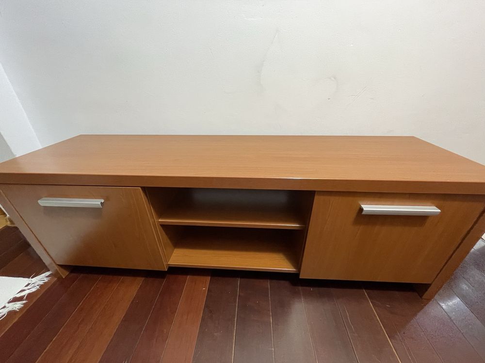 Comoda TV, culoarea: cireş