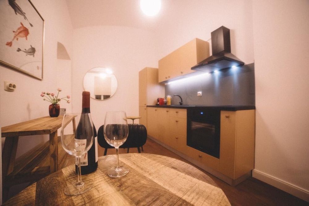 Inchiriez apartament renovat cu 2 camere  Piata Muzeului