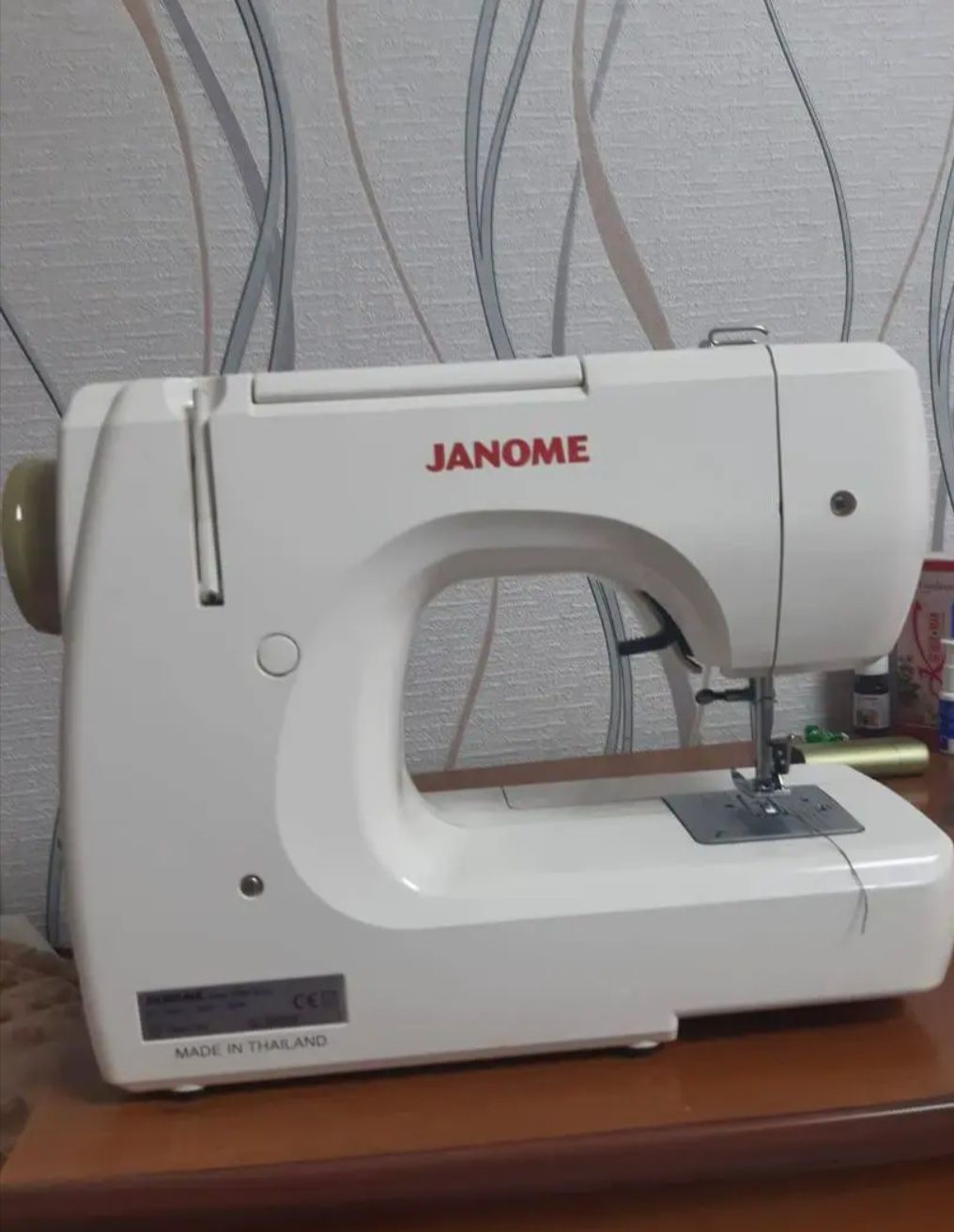 Продается швейная машина Janome