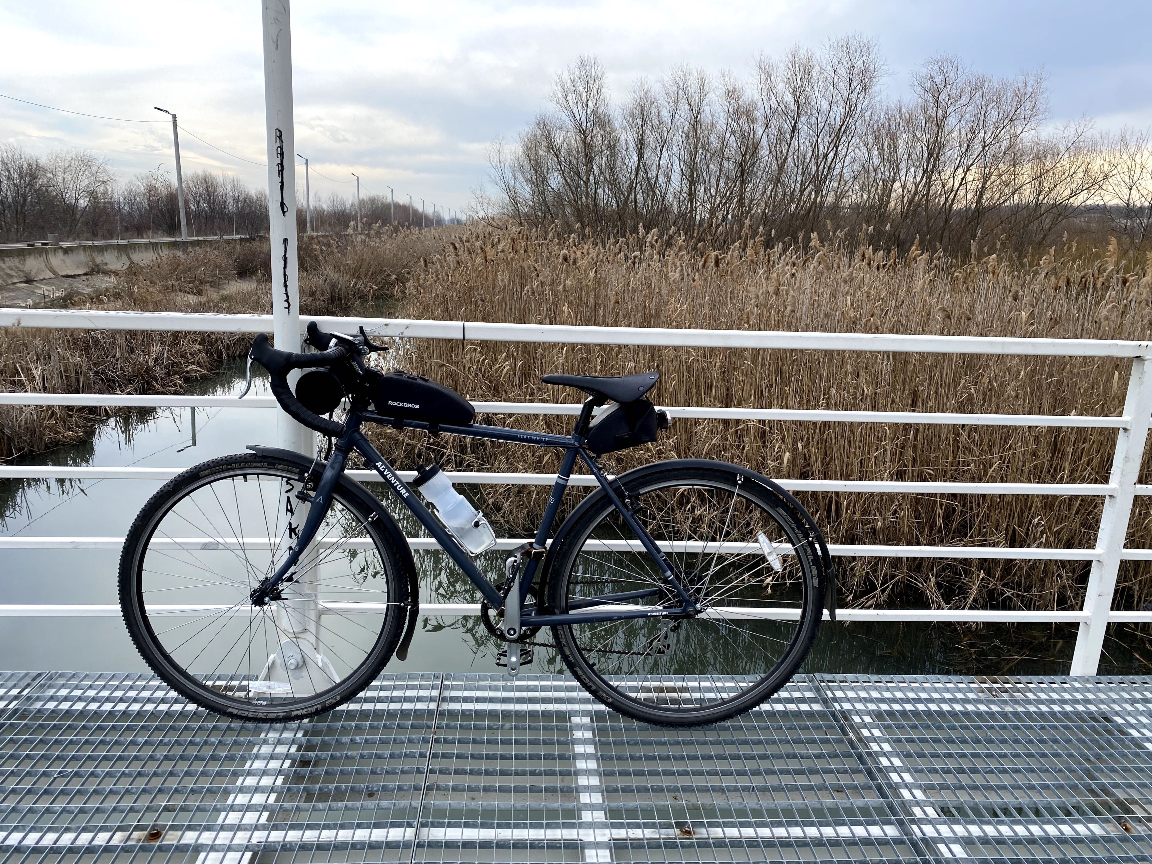 Bicicleta Gravel/Touring Adventure Flat White