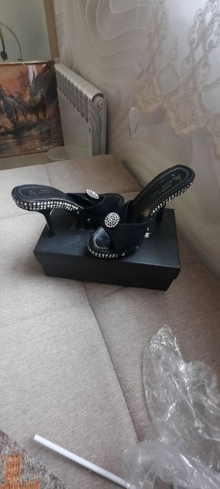 Женские туфли и босаножки