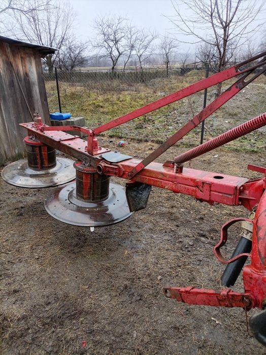 Vând John Deere 2030