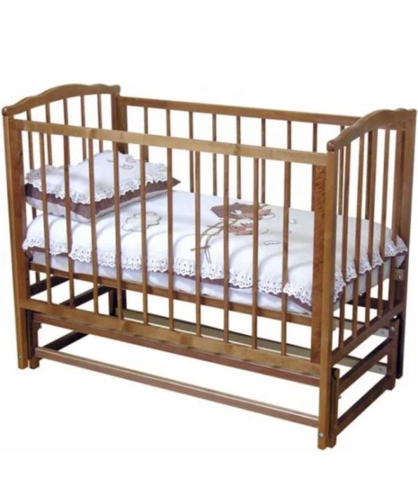 Продам детскую кроватку с маятником