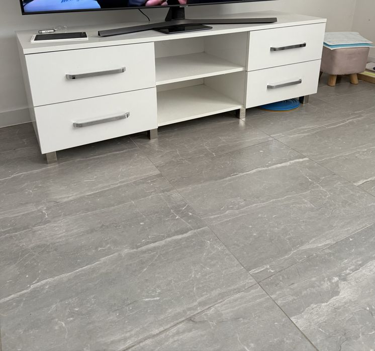 Продам тв тумбу, б/у в хорошем состоянии