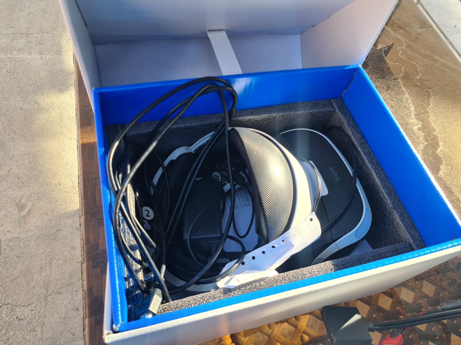 Продам Sony PS 4 про+ vr oчки