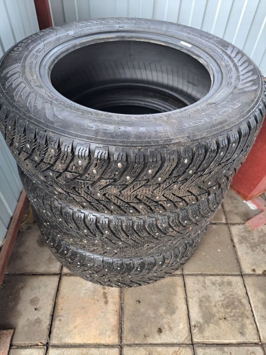 Продам 2 балона на 15  , шипы