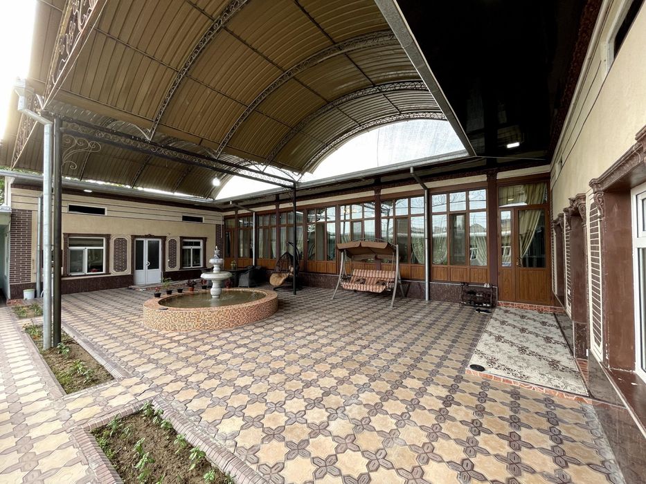 уй сотилади участка 10 соток 10 хона уй катта оилага мулжалланган