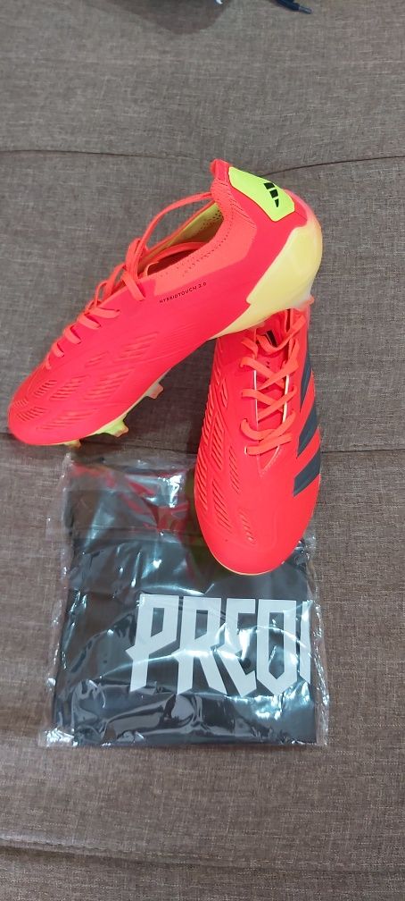 Ghete Fotbal Adidas Predator Elite model 2024